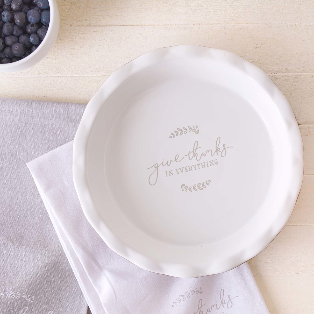 Ceramic Pie Plate: Give Thanks (1 Thess 5:18) (Give Thanks Collection) Homeware