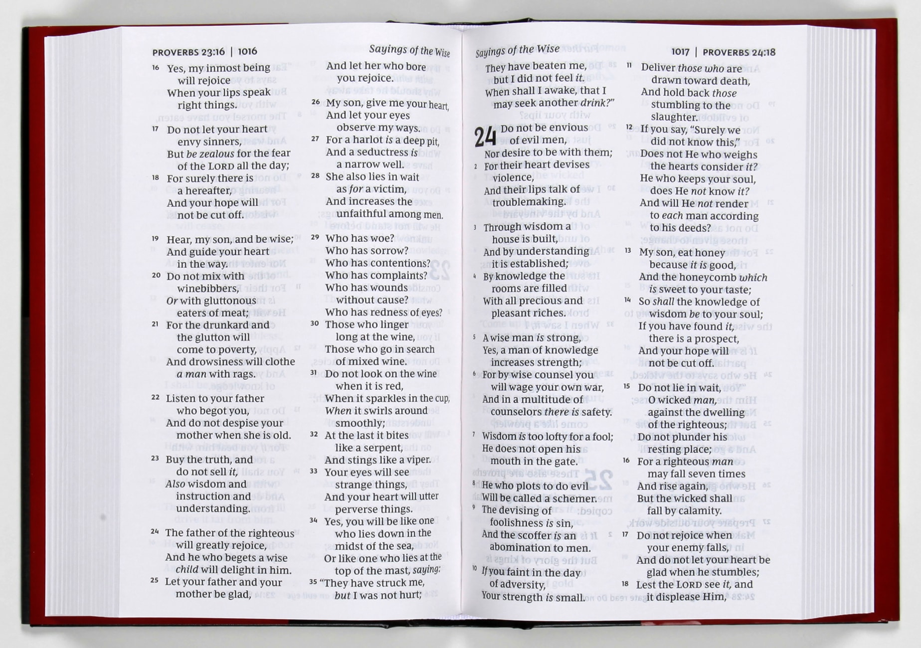 NKJV Pew Bible Large Print Black (Red Letter Edition) Hardback